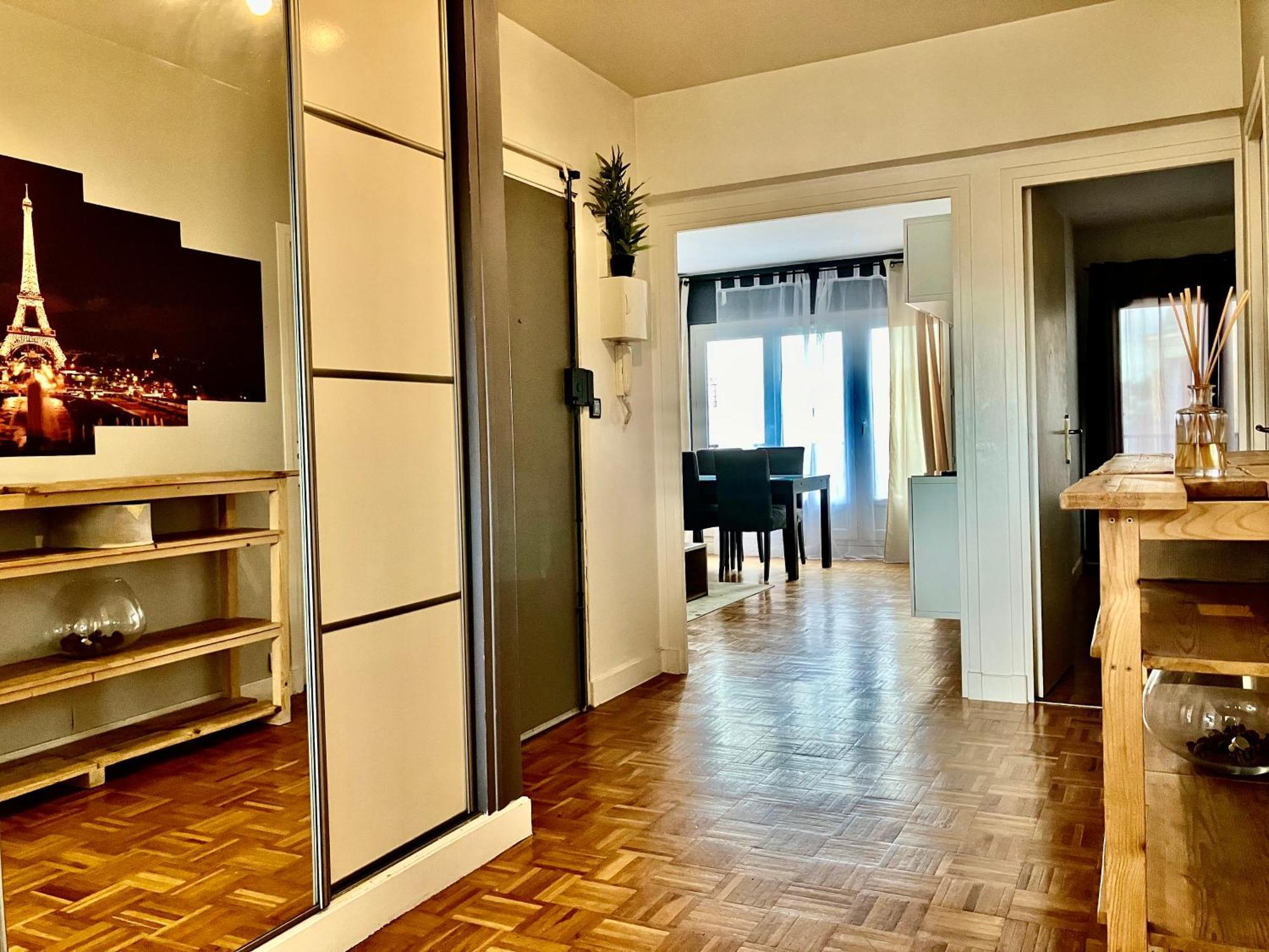 Apartamento Parisian Lounge 8 Pers Front Station Villemomble Exterior foto