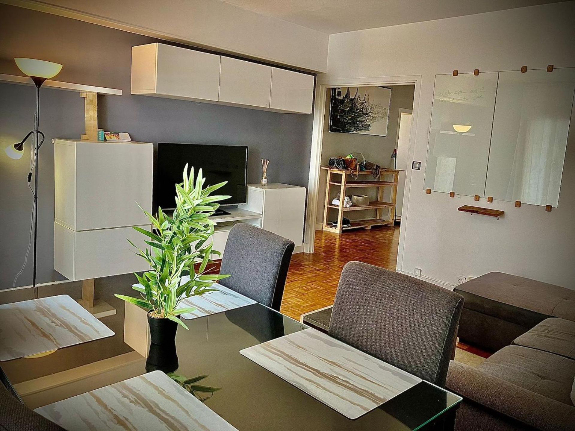 Apartamento Parisian Lounge 8 Pers Front Station Villemomble Exterior foto