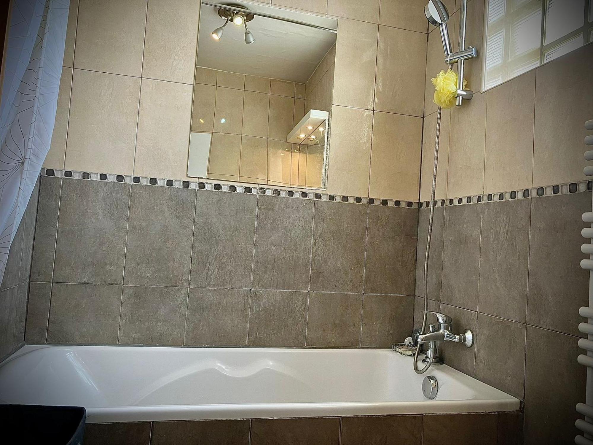 Apartamento Parisian Lounge 8 Pers Front Station Villemomble Exterior foto